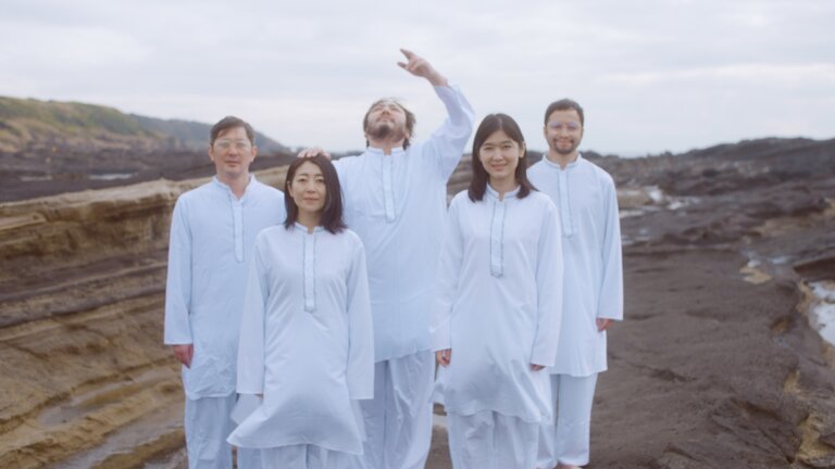 オウム真理教がモデルの宗教映画『わたしの魔境』あらすじとキャスト